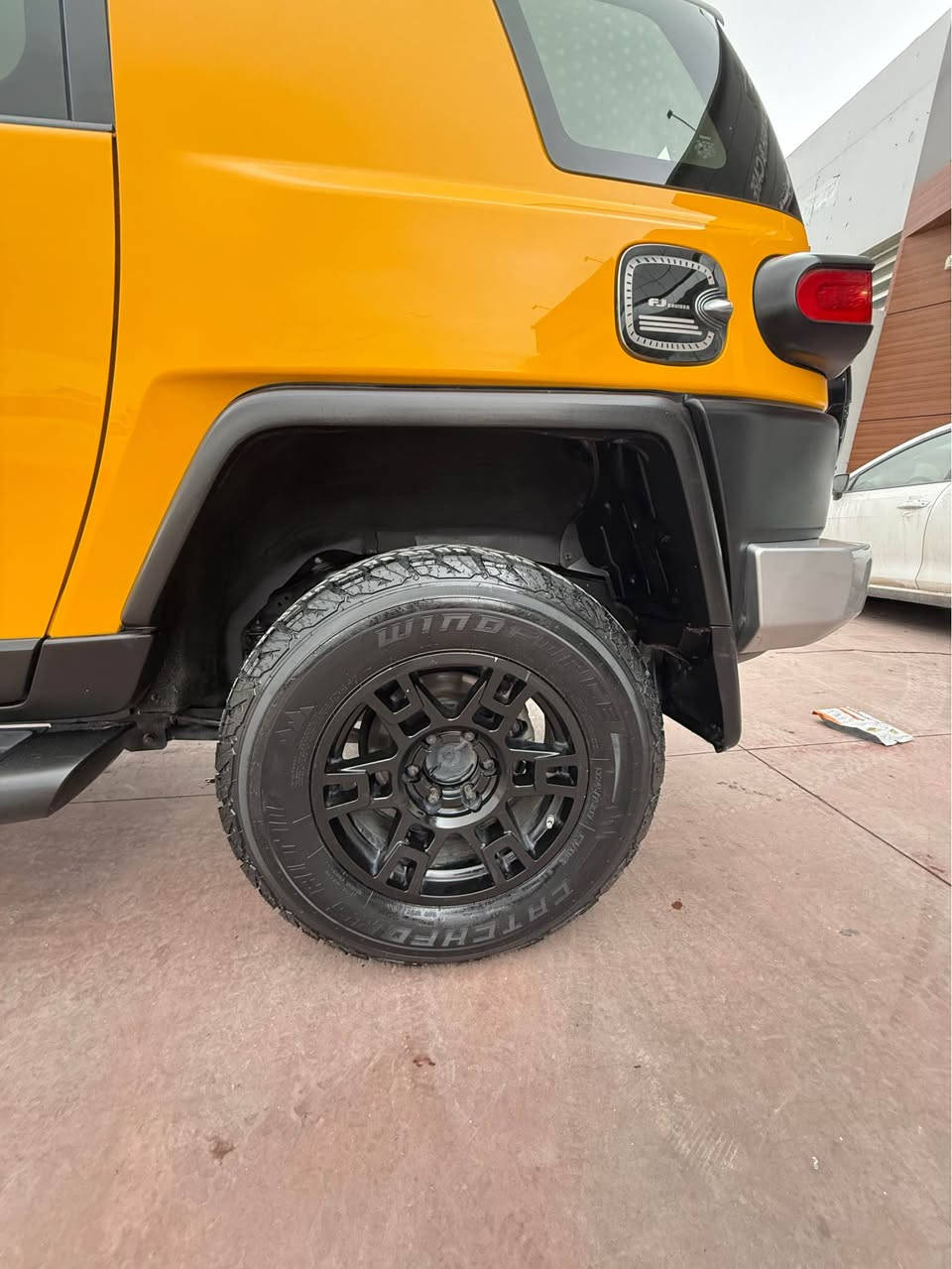 تويوتا كروزر(FJ) موديل ٢٠١٩ ره نگى زه رد مواصفات دبل تانكى و سپير له پشتى و ئيمپى فاير سه ياره كه ده عامى لؤ   ده عامى صبوغى نيه ٣ جئى بچووك تعديلى هه يه بئ ارباگ بئ ژوورئ ٤ تايه ى نويي له سه ره بئ ته قه و ره قه يه 
ره قه م و سه نه وى و فحص و هه ززه ى هه موو تازه نوئ كرايته وه گير و مكينه و كاره باييات هه موو به شه رته
٩٠٠٠٠ كم رؤيشتييه
نرخ/ ٢٨٥ وه ره قه و مجال
ناونيشان/ هه ولير
ژ.م/ *********** أربيل, العراق
