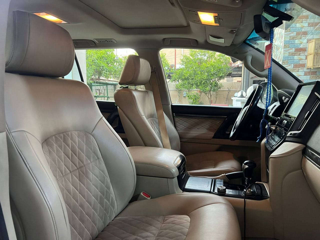 لاندكروز باب اول مكفوله ساس موديل ٢٠٢١ السعر ٥ شدات و٢٥ ورقه 
***********
