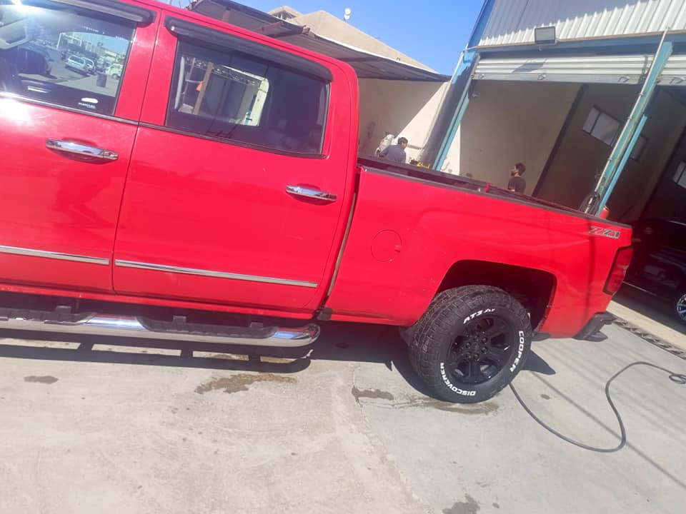 السلام عليكم سلفرادو ٢٠١٦ 
رقمها أربيل  شرط التحويل سنويه ٢٠٣٠ 
بيه جاملغ وبنيد بدون أي داخل 
شرط الفحص 
تبريد ثلج ❄ 
تخم تاير جديد 
صدر أمامي خلفي جديد 
كشنات جلد   
شاشه كبيره 
فور ويل 
باب طويل 
محرك ٨ سلندر 
شرط المحرك والكير جديد 
السعر ١٦٥ وبيه مجال 
ترهم مراوس  ب كورلا أو النترا أو سيراتو أو فورتي 
***********
مكانها بغداد البياع تقاطع درويش
