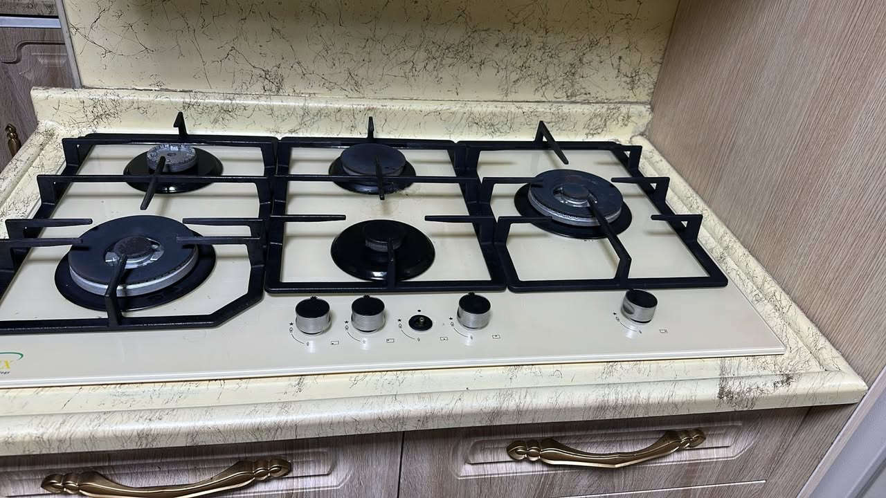 .
السلام عليكم 
طباخ منضدي ست مشاعل جام ضد الكسر مستخدم قليل سبب البيع لون ميطابق المطبخ سعره 210

فرن ماركت نوال اخو الجديد حجم كبير 75سعره

العنوان كربلاء 
للأتصال ***********
