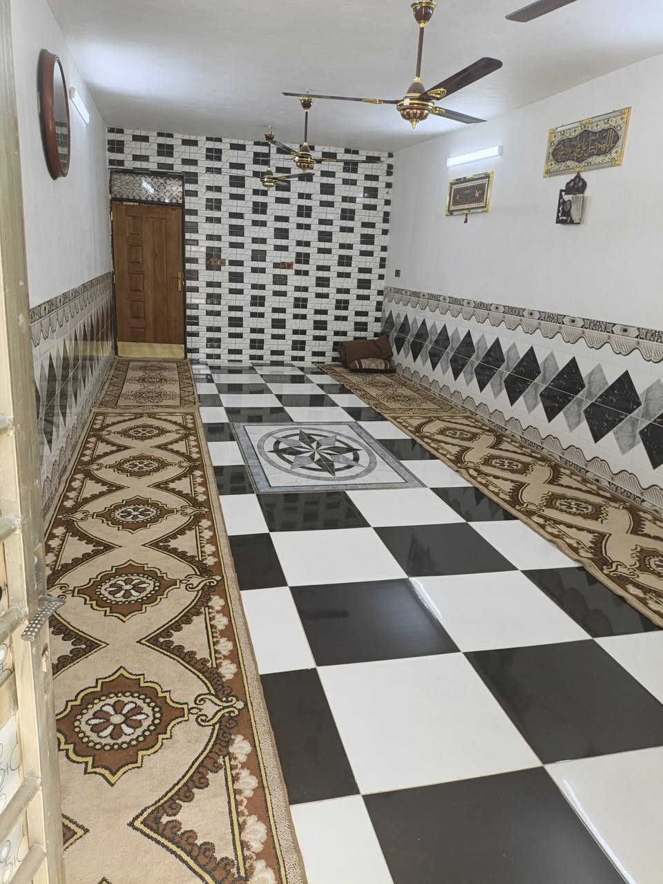 ‏بيت بالحميدية للبيع مساحة 260م واجيه 7ونص ونزال 35 مربع غرفتين واستقبال وحولي مطبخ حوش جبير عرض شارع 50م مقابل سياج حاكم زاملي بناء جديد 2025 *********** / ***********
