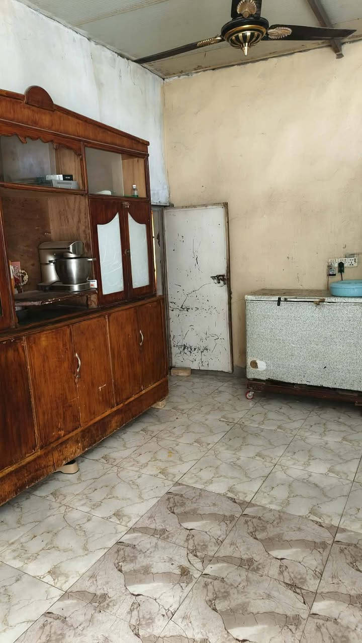 دار لبيع مساحه 210 حي الحكيم بشارع السكن قرب مجسر الحولي 
بناء بلوك يتكون من غرفتين وهول عكاده واستقبال ومطبخ سندويج.   طابو زراعي 25 ومرقم من بلديه 
للاستفسار ***********
السعر 25وقابل لتفاوض
