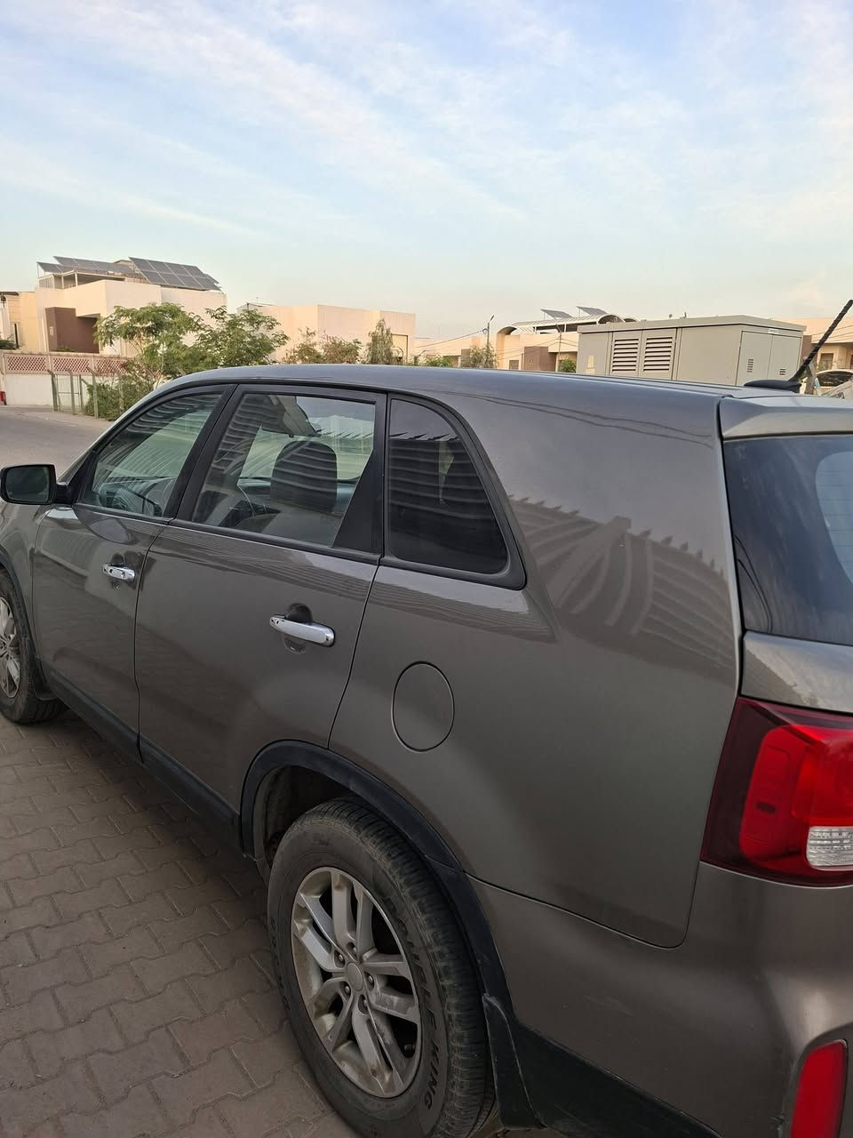 للبيع سيارة سورنتو موديل ٢٠١٥ وارد امريكي بدون ضربه بدون ايرباك السيارة بيها صبغ بدون معجون اثر شخوط ابيع صبغ حزام محرك وكير كفاله المحرك ٢٤٠٠ السعر ١٤٠ مع المجال للتواصل معي *********** مكان السيارة النجف

