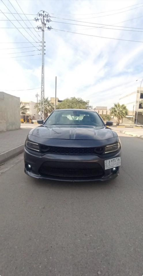 السلام عليكم جارجر موديل 2016 رقم بغداد وارد امريكي قطعتين جاملغ خلفي وباب بدون دواخل وبدون ارباك وبيه مكانين رش مقدار شبر مكينه 3600مكفوله كير مكفول حداديه امامي خلفي جديده سياره مال بيت ما بيه نقص جاهزه ومواصفاته معروفه السعر ١٦٣ وبيهة مجال مكاني واسط العزيزية ***********
