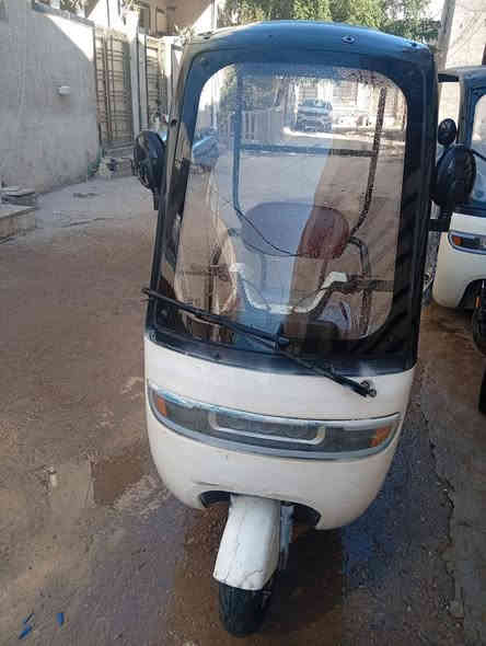 السلام عليكم عندي دراجة شحن ام ثلاث عجلات 1 مليون وبيها مجال للطيبين رقم هاتف ***********
