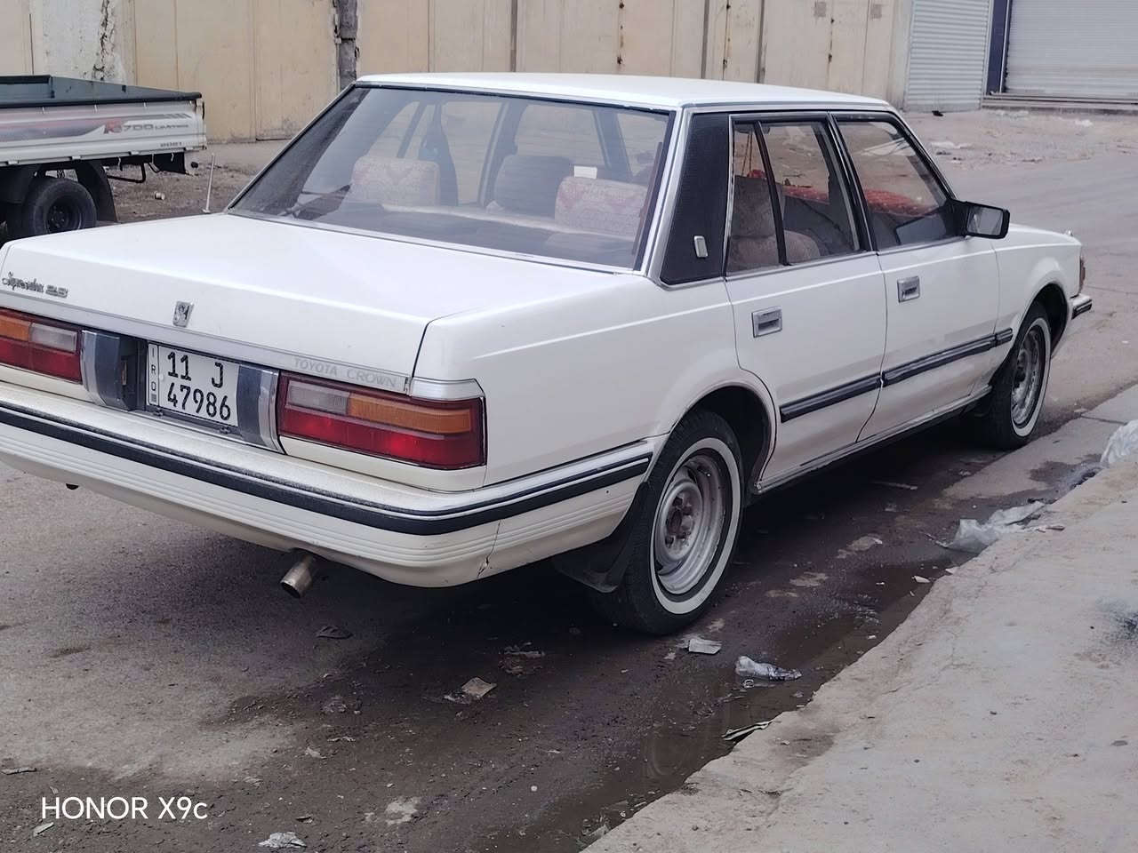 كراون سوبر 85 ابيض  جديدة جداً
رقم بغداد دولي 
مابيه اي نقص تخم تاير جديد 
باسمي تحويل ثاني يوم 
الكير ومحرك بلادي M5 
تبريد شغال 
داخل بلادي 
ومكانها بغداد جميله شارع الوسيله
رقم صاحب سيارة ***********
