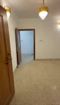 يوجد بيت ايجار مساحه120متر طابق أول درج معزول 2غرف نوم مطبخ معزول صاله...