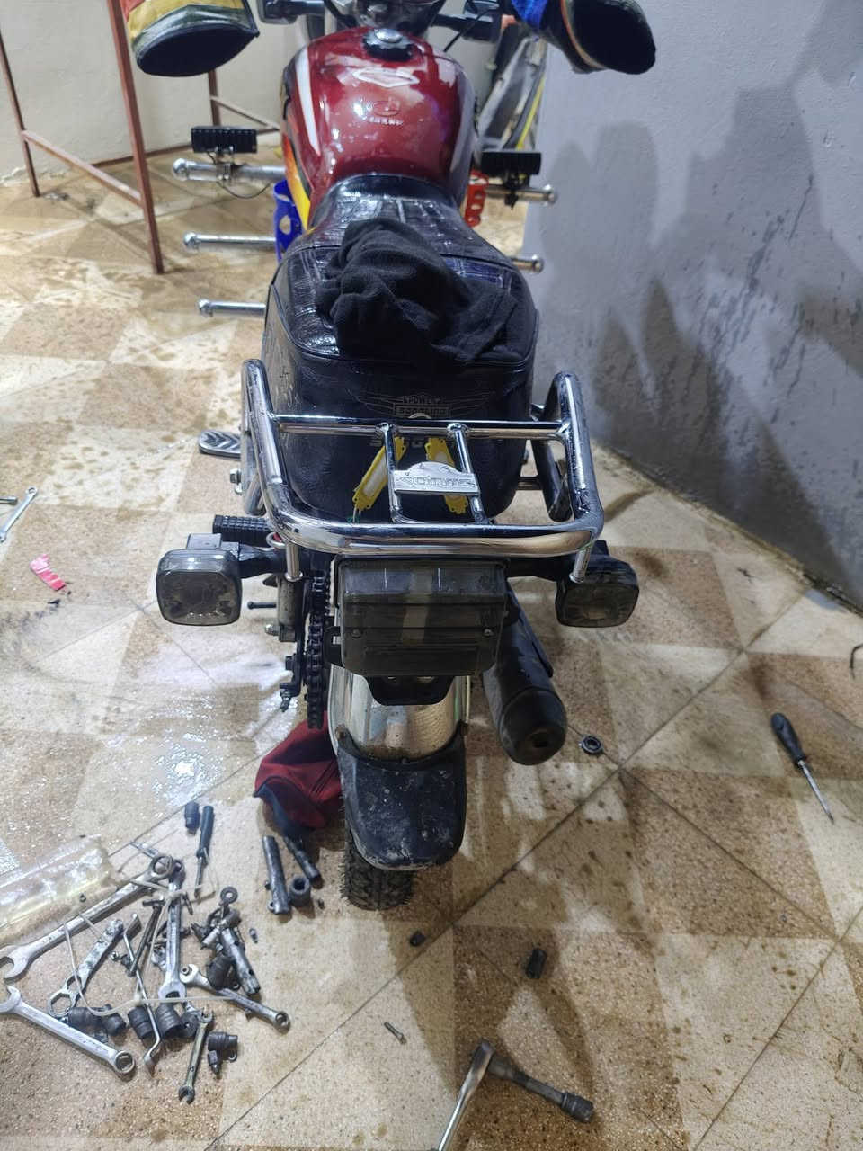 دراجه ايراني 4 كير تايكر.
كامله من كلشي أوراق بيها بس ما تترقم بيها 5 اوراق أو 4 اوراق .
دراجه ما ناقصه اي شي بس شغل واطلع (خير من الله)
سبب للبيع اشتريت مرقم 
ديالى بعقوبه ***********
