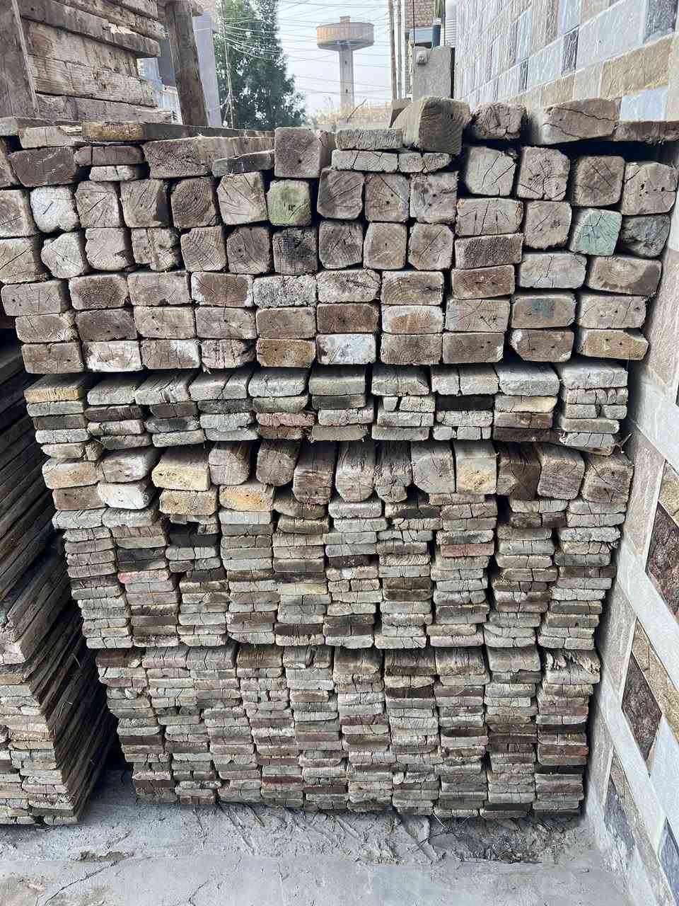 السلام عليكم قالب خشب للبيع يدك ١٨٠ متر نضيف العنوان حله ***********
