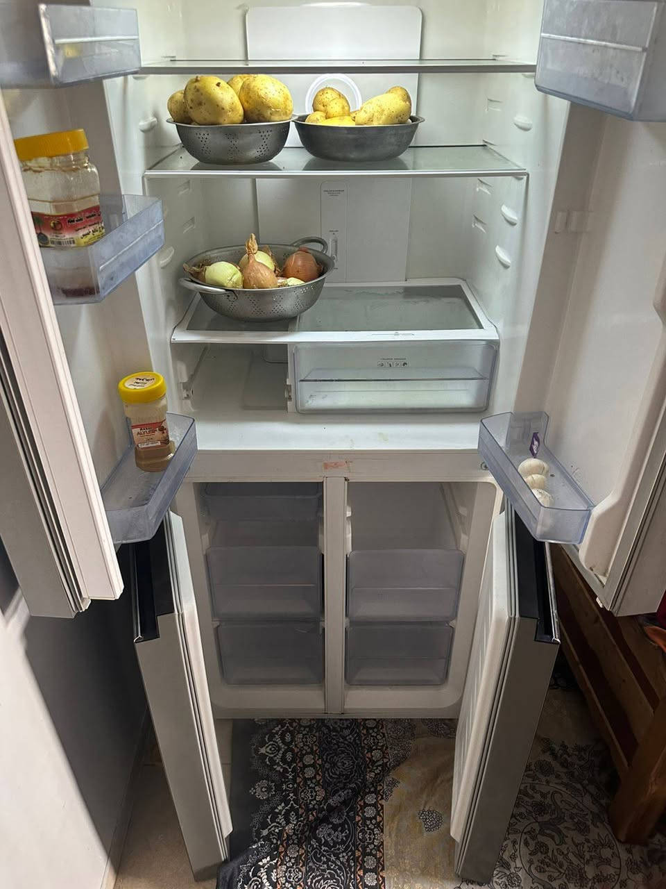 ثلاجه للبيع السعر ٤٠٠ اربع بيبان بيهه ***********

