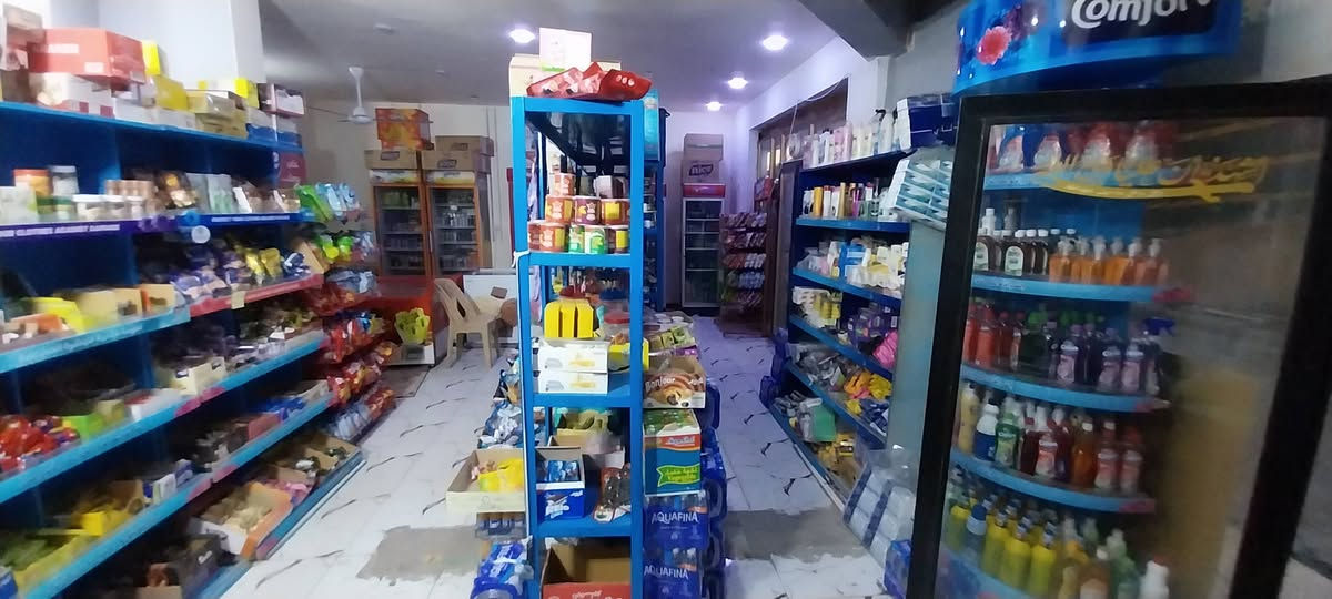 السلام عليكم اسواق للبيع كاملة وشغالة وخير من الله 
العنوان الدورة مجاور كلية الهادي ناشرلك الصور وشوف 
***********
