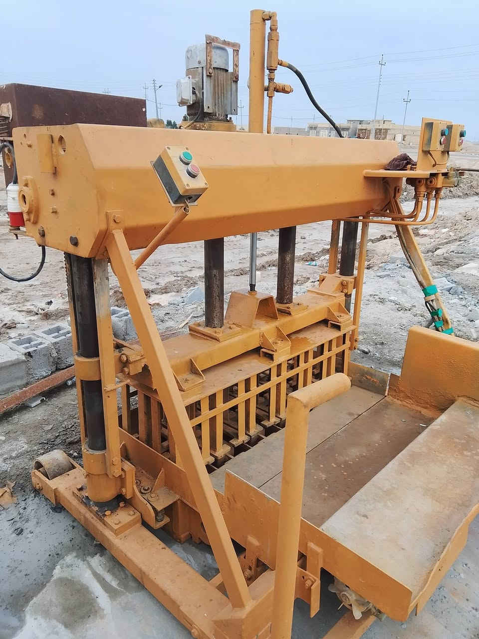 كابسة بلوك ايرانيه
ظقط هدروليك كله جديد
قالب تفصال الكوت
قياس البلوك 40طول رتفاع20
عدد المكاين 2
التواصل ***********
