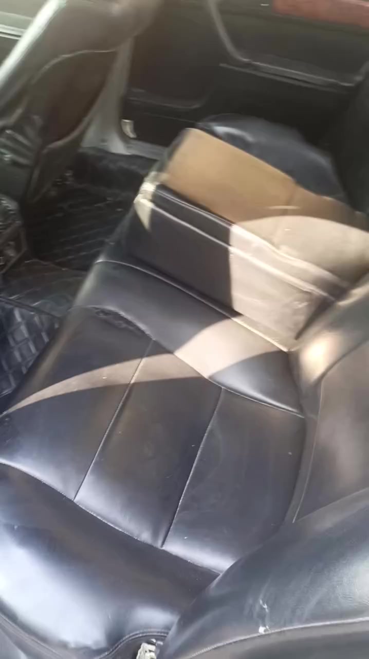 سيارة بي ام 735فول اوتتماتيك جام فتحت سقف كراسي 
كهربائيات كله شغالة تبريد ثلج 
محرك كير  كاردن اكسل صدر كله مكفول 
تخم تاير %نضافة 
السيارة مصبوغة عام صبغ فرن ومتعوب عليه 
السيارة رايده ب 55 وبيه مجال للطيبين ان شاءالله 
مكان السيارة بغداد التاجي 
رقم الهاتف ***********
