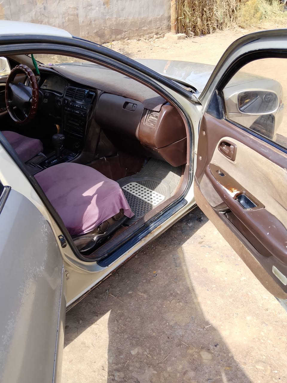 كرستة نفخ موديل 93 مكفولة من النقل والكص والضربة القوية والاصوليات والغرامات  سنوية لغاية 28 مكينة ونجي جديدة شرط لاتبخير ولا تنقيص كير جديد حدادية جديدة تخم تاير جدد لايت زنون الدواخل والكشر على وضع الشركة مثل ما موضح بالصور السعر 60 وبيها مجال ***********
