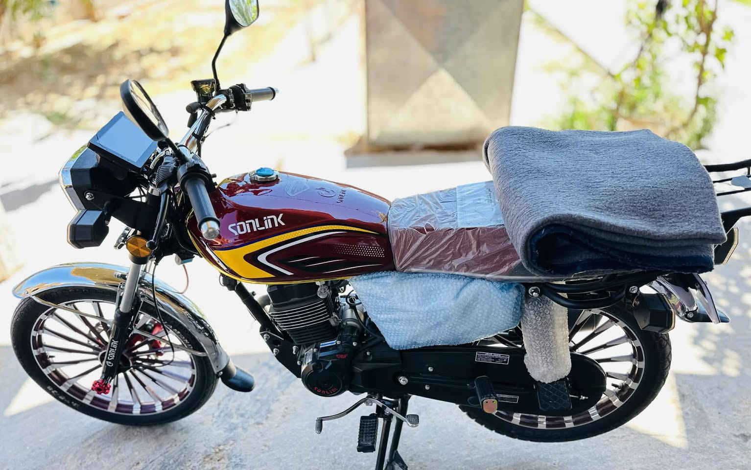 السلام عليكم
سولنك موديل 26   زنجيل 
بعده زيور صار سبوع عدل مشدود
وصل مليون بسوك الجمعة 
يرهم مراوس وبيع 
تواصل خاص وع رقم 
***********
