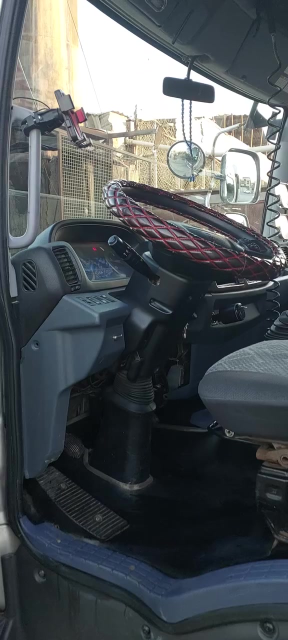 السلام عليكم للبيع فقط
هينو شيطان دخول جديد رقم بصره باسمي سنويه لل2030 طول سته وربع محرك سته سلندر سوبر كهربائي  ٤ جوبلس خلفي اكتروز  شاصي محسن للاخير قماره سقف عالي تخم تاير جديد ويل كب سته بلادي محجر + فرشه بدي وجادر درجه اولى/ اي بي اس + كروز مثبت سرعه السياره فول مواصفات جاهزه من كل شي السعر ٣٠٠ ورقه ٣شدات وبيه مجال بسيط ***********
