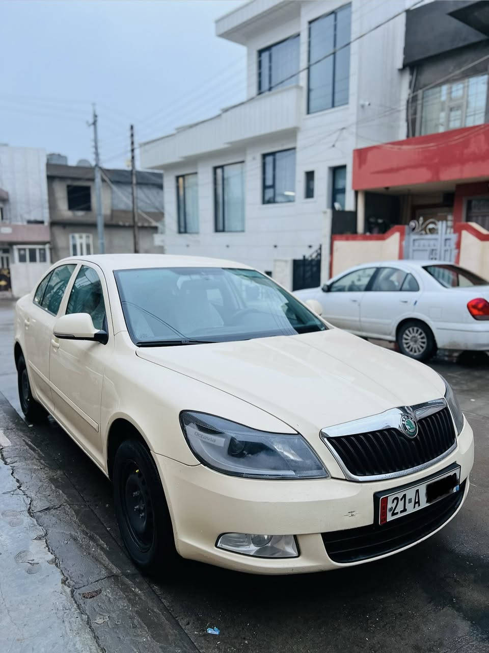 ***********
سکۆدای موديلي2013 بۆ فرۆشتن سه ياره كه بوياخ نيه 
ئه ك په له ساردي بجوك هه يه  380هه زار روشتوه
گيرو مه كينه به شه رات مه كينه16بيلاديه
هه را دوو سيوچي بيلداي له گه ل ماوه
ماڵەکە خۆی دیارە و پێویست بە وەسف ناکات🤍
زۆر سوپاسی ئەدمینی بەڕێزیش ئەکەم بۆ وەرگرتنی ئەم پۆستە جوانە ♥️
