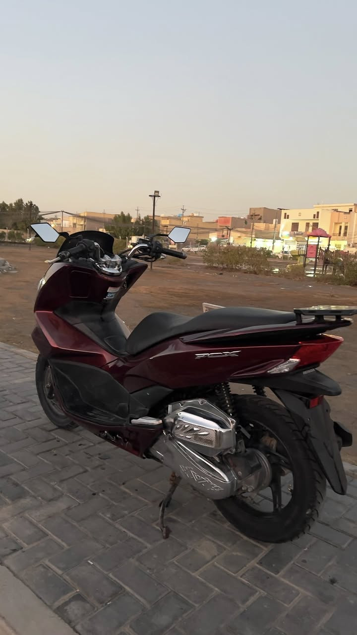 السلام عليكم اخوتي
PCX الجيل الثاني ياباني ياباني ياباني 
شاصي gf
محرك 150 cc
دراجه حلوه مال رمبه 
ماشيه 31 الف 
مكينه ناعمه وخير من الله مناقصها شي ربع متذب عليها
ملاحضة درعها موجود أنطيك ايا وي الدراجه
الله شاهد لو ما محتاج فلا ابيعها 
السعر 1900 وبيها مجال انشالله 
المكان / بغداد / الشعب 
رقم / ***********
