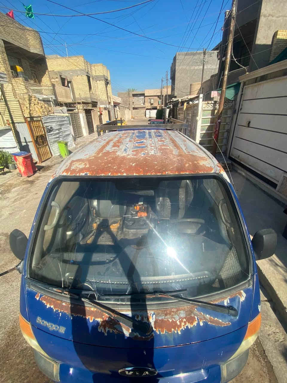 كيه بنگو دبل قماره موديل 2007 مكينتها 3000مفتوح ممشاها 160 الف
كفالة من الضربة والصبغ عدى القماره واكع صبغها ومعروف باللون الآزرك وهذا الموديل ما بيها خياس ابد بس مكان صغير گد اصبع جوه الدوسة مال باب وسبب الخياس السيارة متروكة ويرادلها شوية أدامه بأسمي ابيعلك شرط تحويل ما عليها ضرايب ولا غرامات بس غرامات تأخيرية مال تجديد السنوي المعاملة  على الشراي 
گير اكسل كفالة مكينتها بيها خيط تبخير ومعروف المفتوح دائماً بي خيط تبخير 
السعر 80بي مجال 
رقم *********** 
بغداد العبيدي
