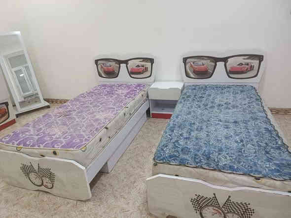 غرفه نوم شبابي ٢ سرير نضيفه فول مكاني بابل سعره ٤٠٠ وبيه مجال  ***********
