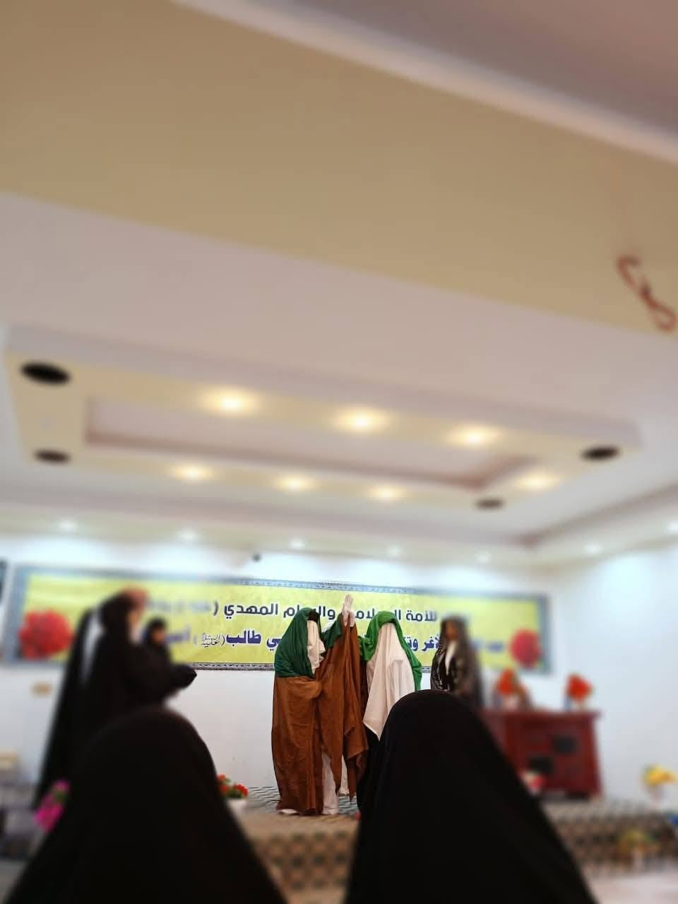 اعلان 
فرصة مجانا 
... للنساء فقط
قال تعالى (يرفع الله الذين آمنوا منكم والذين أوتوا العلم درجات)
تعلن 
مدرسة الانيس النسوية للدراسات الاسلامية والتبليغ الديني في الديوانية 
عن فتح باب القبول للدراسة الحضورية. 
مجانا ...
ـ لإعداد المبلغات  والتدريسيات والمرشدات للحج والعمرة 
وللقيام بأدوار دينية تستند إلى التخصص العلمي ، وفق منهج دراسي متميز  .
وفق المنهج الأساسي في الدراسات الحوزوية ،وعلى أيدي كوادر تدريسية متخصصة.
لذا ندعو بناتنا واخواتنا  إلى المسارعة في التسجيل واستثمار هذه الفرصة.
علما ان الدراسة  يومي الجمعة والسبت فقط  ...
مفردات المنهج الدراسي 
١- الفقه، الرسالة العملية للسيد السيستاني دام ظله 
٢- عقائد 
٤- اللغة العربية والمنطق
٥- الخطابة والتبليغ 
٦-  علوم وأحكام وتلاوة القران الكريم 
٧-  التنمية الذاتية القرانية
٨-  الاسرة القرآنية 
٩-  في السيرة والاخلاق
١٠-  مناسك الحج  .
موزعة على المراحل الدراسية...
الامتيازات
١ ٠ المشاركة في الخدمة التشريفية التطوعية في العتبات المقدسة 
٢. توفير خطوط نقل و الكتب والتدريس للطالبات   .
٣- تتكفل المدرسة  بإقامة دورات مجانية مختلفة لتطوير المهارات في برامج الحاسوب، وفن الخياطة وغيرها.
٤- شهادة معترف بها في الحوزات العلمية.
٥- سفرات  ترفيهية ودينية وعلمية .
٦-  توفر المدرسة مكان خاص لأطفال الطالبات مجهز بالالعاب.
٧- رعاية مبلغاتها حين تخرجهن.
٨- اقامة الملتقيات الثقافية.
للاستفسار اكثر والتسجيل الاتصال على الرقم او واتساب   
***********
او التواصل من خلال صفحة مدرسة الانيس  للدراسات الإسلامية على الفيسبوك.
https://www.facebook.com/share/1DmxjQjpZX/
التلي كرام
https://t.me/hawzhaalanees
شروط القبول 
١- أن لا يقل عمر المتقدمة عن ١٥ سنة ولا يزيد عن ٤٥
سنة 
٢- أن تكون خريجة  متوسطة على أقل تقدير.
‏

