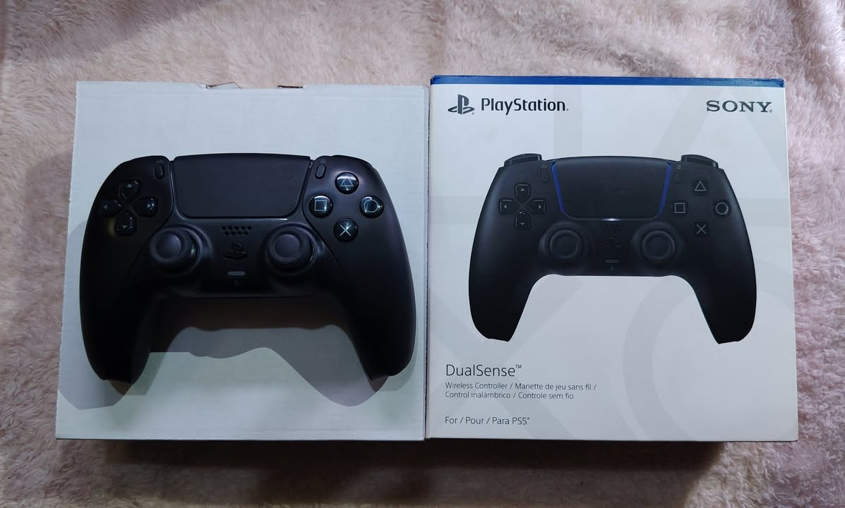 مُكلف بلنشر)
السلام عليكم  الغراض كلهن استخدام شخصي وليس امزون 

تجميعة وsetup للبيع مع هداية 

مواصفات الكيس 
كيس mini لون اسود مع 3 ڤانات 

المواصفات:

المعالج: Intel Core i3-10105F

كرت الشاشة: AMD Radeon RX 580 8GB
المذربورد: ASUS H510 (يمكن ما متأكد)

الرام: T‑Force 16GB DDR4 بسرعة 3200MHz

التخزين: M.2 NVMe بسعة 1TB

البور 600w

السعر: 450 الف

الملحقات:

شاشة gaming monitor:

Avetron G2411

Panel: IPS

180Hz

1ms

HDR Ready

Size:23.8

السعر 200 ألف

الكيبورد:

Redragon Fizz K617 RGB
كيبورد ميكانيكي 60%
إضاءة RGB
سويتشات ميكانيكية
حروف عربي + إنكليزي

السعر 40 الف

الماوس:
Razer DeathAdder Essential
ماوس ألعاب سلكي
حساس بصري حتى 6400 DPI
تصميم مريح لليد
5 أزرار قابلة للبرمجة

السعر 30 الف

اليد (الكنترولر):استخدام بسيط لون اسود
Sony DualSense Wireless Controller
يد تحكم للبلايستيشن 5
اهتزاز متقدم (Haptic Feedback)
أزرار تكيفية (Adaptive Triggers)

السعر: 100 الف

ويب كام(كاميرا حاسبة):
1080p

 60hz

السعر 10 ألاف

مايك حاسبة احترافي RGB:
بي خاصية اللمس علمود تطفي المايك وبي مودات خاصة بي 

(ملاحظة بي نقص بالقطعة الي تربط المايك بالستاند قطعة تلكاها بكل مكان اني مسوي تحويرة الها)

السعر: 15 الف كامل ملحقاتة  

ذاكرة: m.2 NVME

128GB 2280

السعر: 65 ألف 

سيارة تچالنجر:

حديد 

بيها بطارية تشتغل اضوية عند فتح الباب

قابلة انو تتحرك اذا سحبتها راح تنطلق عندك وترهم ديكور ع الستاند مالتها 

السعر: 20 ألف

رامات XPG
16gb 8×8 3200MHz

 ابيع فحم ما معلوم يشتغلن او عطلانات 

السعر:60 ألف

 نظام صوتي 2.1 (سبيكرات + مضخم صوت).
الماركة: Redragon (ريدراغون).
الإضاءة: RGB متفاعلة مع الموسيقى.
المنافذ: يعمل بمنفذ AUX 3.5mm ومنفذ طاقة USB.
التحكم: أزرار خلفية للتحكم بالصوت ودرجة البيس (Bass).
التوافق: يشتغل على (PC، لابتوب، موبايل، شاشة)

السعر: 50

مجسم: Sentinel SV-Action Miles Morales.
الإصدار: Into the Spider-Verse (الإصدار الأول).
المحتويات: 

 مجسم مايلز موراليس (حجم 13 سم تقريباً).
3 رؤوس تبديل (رأس مايلز، ورأسين مقنعين بتعابير مختلفة).
مجموعة ملابس قماشية/بلاستيكية (جاكيت، بنطال قصير، هوديس، وحذاء جوردن).
5 أزواج من الأيدي + يد خاصة لحمل الهاتف ويد لبخاخ الصبغ.
إكسسوارات إضافية (مطرقة، هاتف، سماعات، خيوط عنكبوت).
قاعدة عرض احترافية (Stand).

أصلي مو تقليد 

السعر:40 ألف 

بيانو ZB200 القابل للطي (88 مفتاح)
المواصفات الأساسية:
عدد المفاتيح: 88 مفتاح بحجم كامل (Full Size).
التصميم: قابل للطي لسهولة التنقل والتخزين.
البطارية: قابلة للشحن (يعمل لاسلكياً أو عبر الشاحن).
المميزات: يدعم البلوتوث وتوصيل السماعات الخارجية.
الملحقات المتوفرة مع الجهاز:
ستاند: نوع (X Stand) قوي وزن 3 كيلو.
بدالة صوت: دواسة سستين (Sustain Pedal) أصلية.
حقيبة: جنطة أصلية مبطنة للحماية والتنقل.
مسند النوتات: مرفق مع البيانو.

السعر 250 ألف للعلم هذا سعر البيانو والبيانو جديد والستاند سعرة 50 الف بس راح يجي هدية ويا استخدامة بسيط جداً

كرسي مكتبي طبي مع مسند قدم (Ergonomic Office Chair)
المواصفات:
التصميم: هيكل مريح (Ergonomic) يدعم الظهر والرقبة للاستخدام الطويل.
الظهر: مشبك (Mesh) عالي الجودة للتهوية ومنع الحرارة.
الإضافات: مسند قدم قابل للسحب (Footrest) للاسترخاء.
التحكم: إمكانية تعديل الارتفاع وميلان الظهر (Reclining).
القاعدة: خماسية مع عجلات سلسة الحركة.

السعر:80 ألف علماً استخدامة أيام معدودة حاله حال الجديد

متوفر توصيل 

رقم الولد ***********
