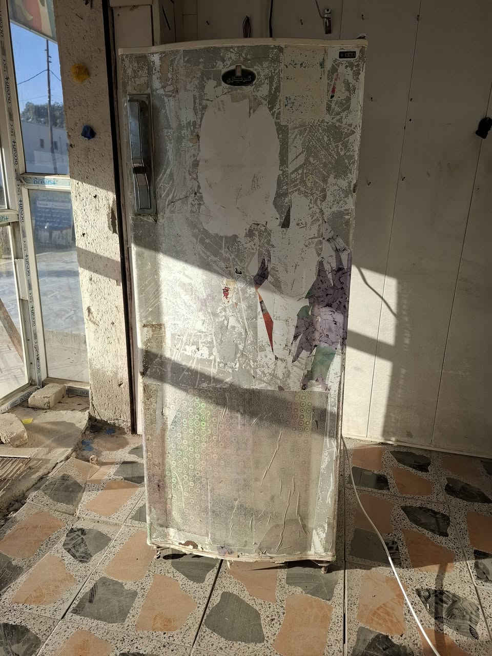 السلام عليكم للبيع انواع الثلاجات والمجمدات كبيرة وصغيرة وبأسعار مناسبة العنوان مقابيل تربية المحاويل ورشة وسام الطائي لصيانة كافة انواع الثلاجات والمجمدات وعارضات المحلات وشحن السيارات للاستفسار هاتف ***********. ***********
