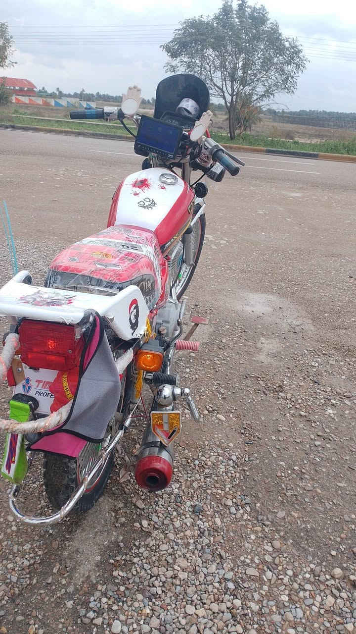 سلام عليكم  دراجة تايكر للبيع
اوراق            👈كاملة

كهرباءيات      👈كلهة شغالة 

شاشة           👈شغالة 

دشبول         👈اشاير كولة شغال

مكينة         👈مفتوحة 

الموديل      👈19السعر 450اوبيهة مجال العنوان اديالى شهربان جسر مهروت اتصل ***********رجاءن المو شراي لايتصل او لحد ايطب خاص ماجاوب خاص
