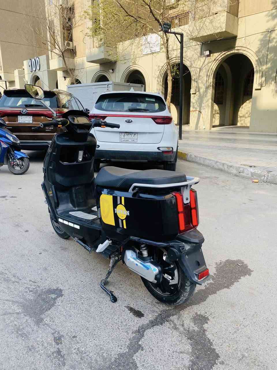 ✨ دراجة الريان – وحش الكون ✨
🚩 من الصانع العملاق TAILG العالمية – موديل 2025

🔰 المواصفات:
🛞 ملف 2000 حقيقي
🔋 6 بطاريات كرافين كاربون جل كولد – 35 أمبير ⚡ 72 فولت
🚀 سرعة حقيقية 80 كم/س بتحكم 3 سرع
📏 مسافة مقطوعة بالشحنة الواحدة: 70 – 60 كم (حسب الاستخدام والسرعة والوزن المحمول)
♻️ ميزة إعادة شحن البطارية عند استخدام البريك
🔄 نظام الرجوع للخلف R
🛑 بريك هايدروليك دسك بكفاءة عالية
🌀 دبلات هايدروليك أمامي وخلفي – راحة ونعومة على الطرق
📺 شاشة رقمية لعرض المعلومات والسرعة
🔑 بصمة عدد 2 + تشغيل عن بعد
🚨 جهاز إنذار ضد السرقة
💺 كشن سياحي مريح لشخصين
📦 مساحة تخزين واسعة تحت الكشن
🔌 منفذ شحن UPS للموبايل
💡 لد لايت أمامي عالي الوضوح + رماش عالي/واطي
🔴 بك لايت لد بتصميم مميز
🌟 لد أمامي وجانبي نهاري/ليلي عصري
🚦 إشارة رباعية لزيادة الأمان
🦾 استاند عدد 2 (وسطي + جانبي)
⭕ إطارات 12/90/90 متينة وعملية
💧 مقاومة كاملة للماء – Water Proof 🔥 (ضد المطر والرطوبة والظروف الجوية الصعبة)

مكاني بغداد الغزاليه
‭0787 075 9296‬
