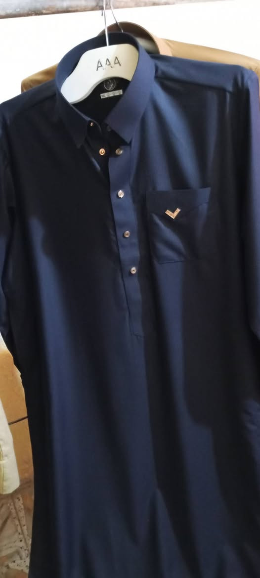 مكوى لمسة اناقه غسل وكوي وتغليف كافة انواع الملابس وبدلات الاعراس والمناسبات  معنا تكتمل اناقتك استلم ملابسك بنفس اليوم  للتواصل ***********
