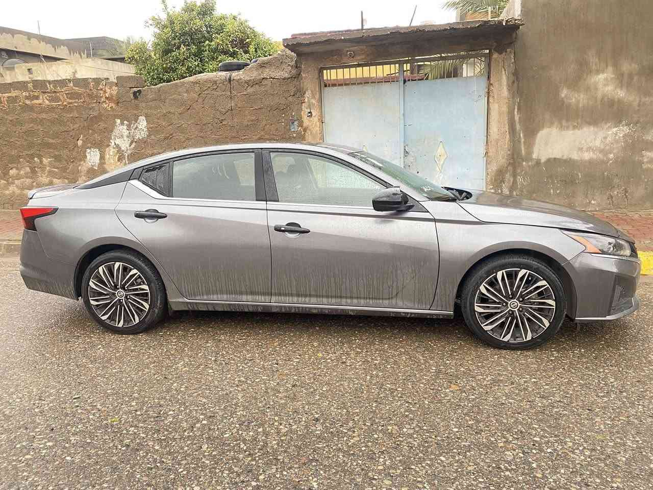 السلام عليكم
نيسان التيما 2023 

المواصفات s

بصمة

تشغيل عن بعد

لايتات زينون

تحديد مسار 

رادارات اربع جهات 

ويل SL

كامرة

ماشية45000 ميل

وبعد بيها هواي مواصفات 

الضرر جاملغ امامي جهة سكن مبدل وقبق الجنطة سرقة فقط ومبدل 

الرقم السليمانية خصوصي 

سنوية 2030 مرقم جديد 

المكان كركوك 

رقم الموبايل ***********

السعر خابر وتدلل يرهم مراوس وي سيارة دفتر وجوة
