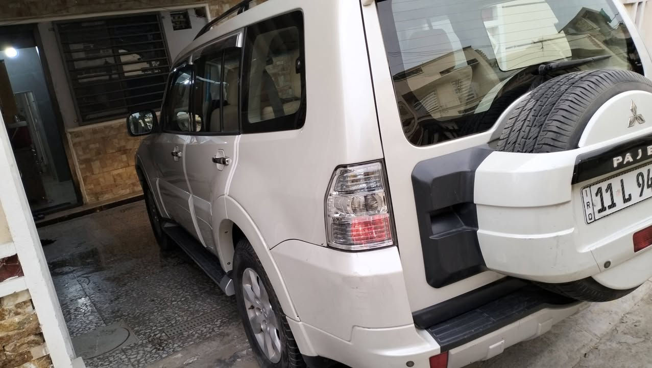 السلام عليكم
باجيرو  2014 حبتور فول
لون صدفي 
ماشيه 143 
سياره جديده كل نقص مابيها
تخم تاير جديد 
صدر امامي خلفي جديد
ارضيه مغلفه جلد 
صبغ فقط جاملغ امامي سبب شخط
بارد كلش قليل بجاملغ الخلفي 
أي ستفسار اتصل ***********
بغداد السعر 165$
