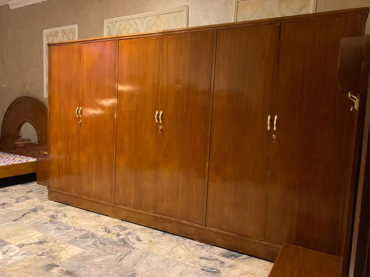 غرفه ستة ملحقها داخلي صاج ثقيلة جداً نضيفة سعرها 450  الضهر جرجوبة داخل وخارج صاج
العنوان بغداد للاستفسار الاتصال على الرقم فقط

***********
