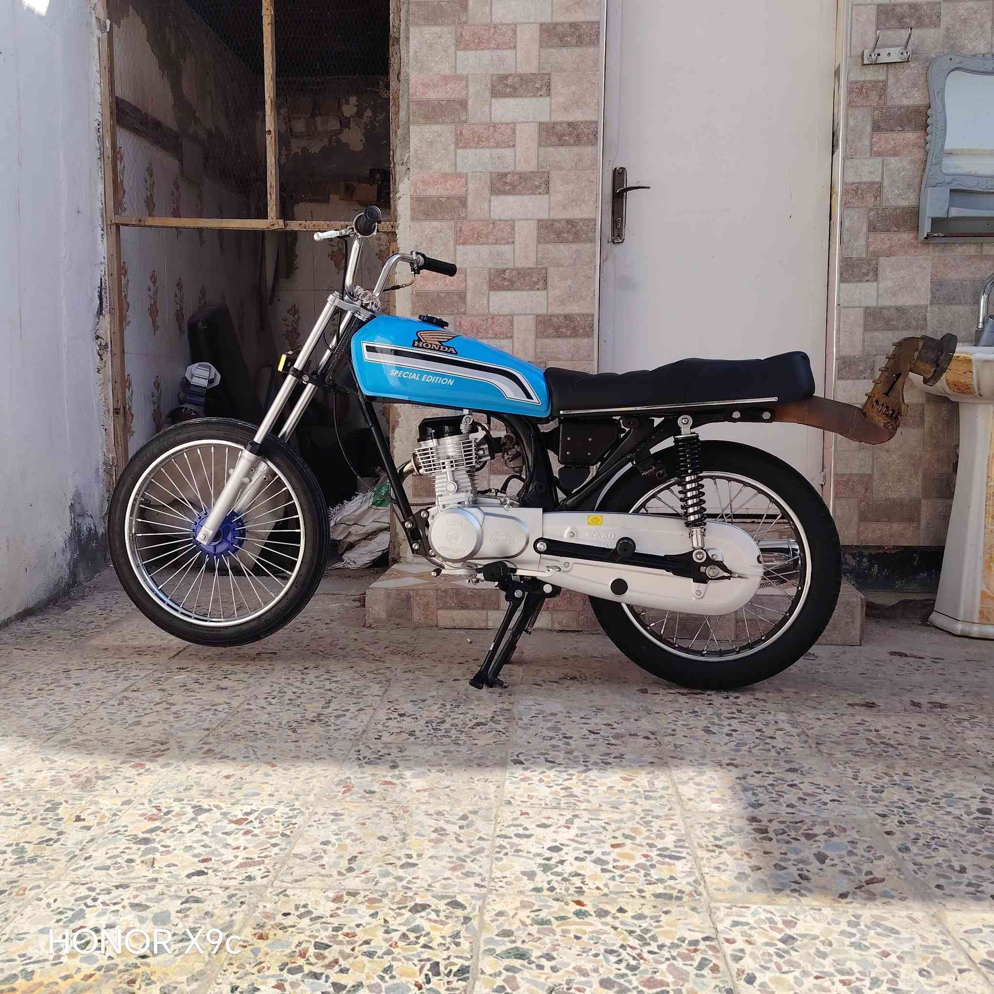 سلام عليكم موديل 25 شاص سكانر تعميره 26 مكينه سجنامه فيلسه ما فلسه السعر 800 وبيها مجال مكان واسط نعمانيه***********
