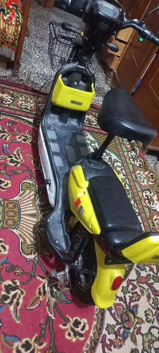 عندي دراجة شحن حجم ١٤ للبيع بس نقص بطاريات ماليها الاستفسار على هذا الرقم *********** مكاني ديالى خان
