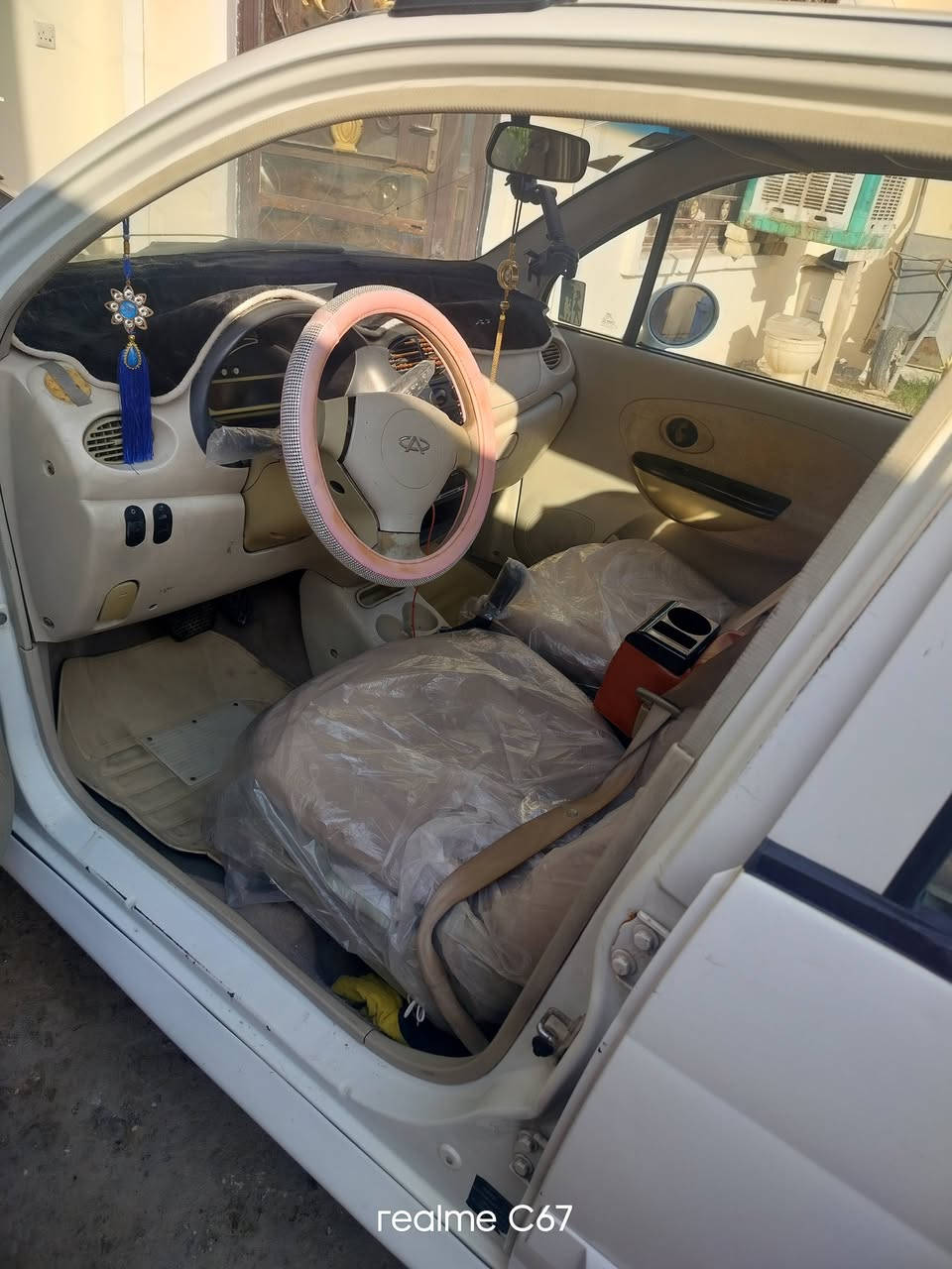 السلام عليكم سياره كيوكيو للبيع موديل 2010كير أوتوماتيك
سياره نضيفه كامله تبريد كهربائيات مكينه نضيفه سنويتها بعدهي مانافذه تحويل مباشر  مامطلوبه اي شي للاستفسار 
اتصال على الرقم *********** يوجد واتساب  سياره 4سلندر
