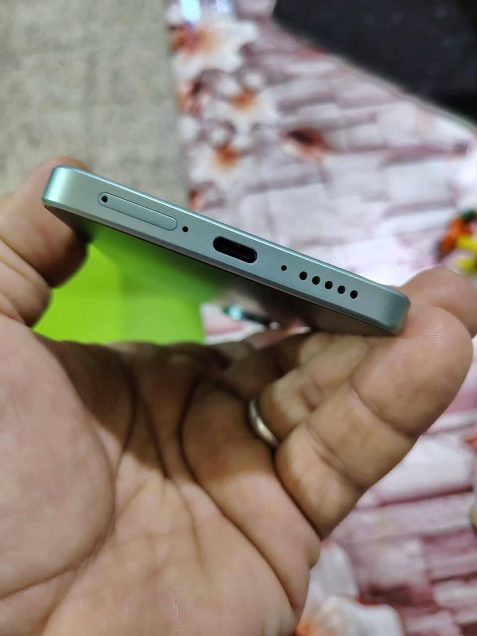 السلام عليكم
جهاز  Poco x7proمواصفات البوكو 
معالج فلاكشب  Dimensity 8400 U
معالج رهيب وقوي ومعروفه نقاط قوة المعالج مقاوم للماء والغبار ip68
 بطاريه سعة 6000 
شحن سريع طياره 90w 
نص ساعه يقبط الجهاز 
ذاكره تخزين 512 
ورام 12+12
شاشة AMOLED 120Hz
الجهاز جديد نظيف جدا 
ملحقاته كامله شاحنةكفر كارتونة
السعر 350 الف
 المكان المحمودية 
واتساب  ***********
