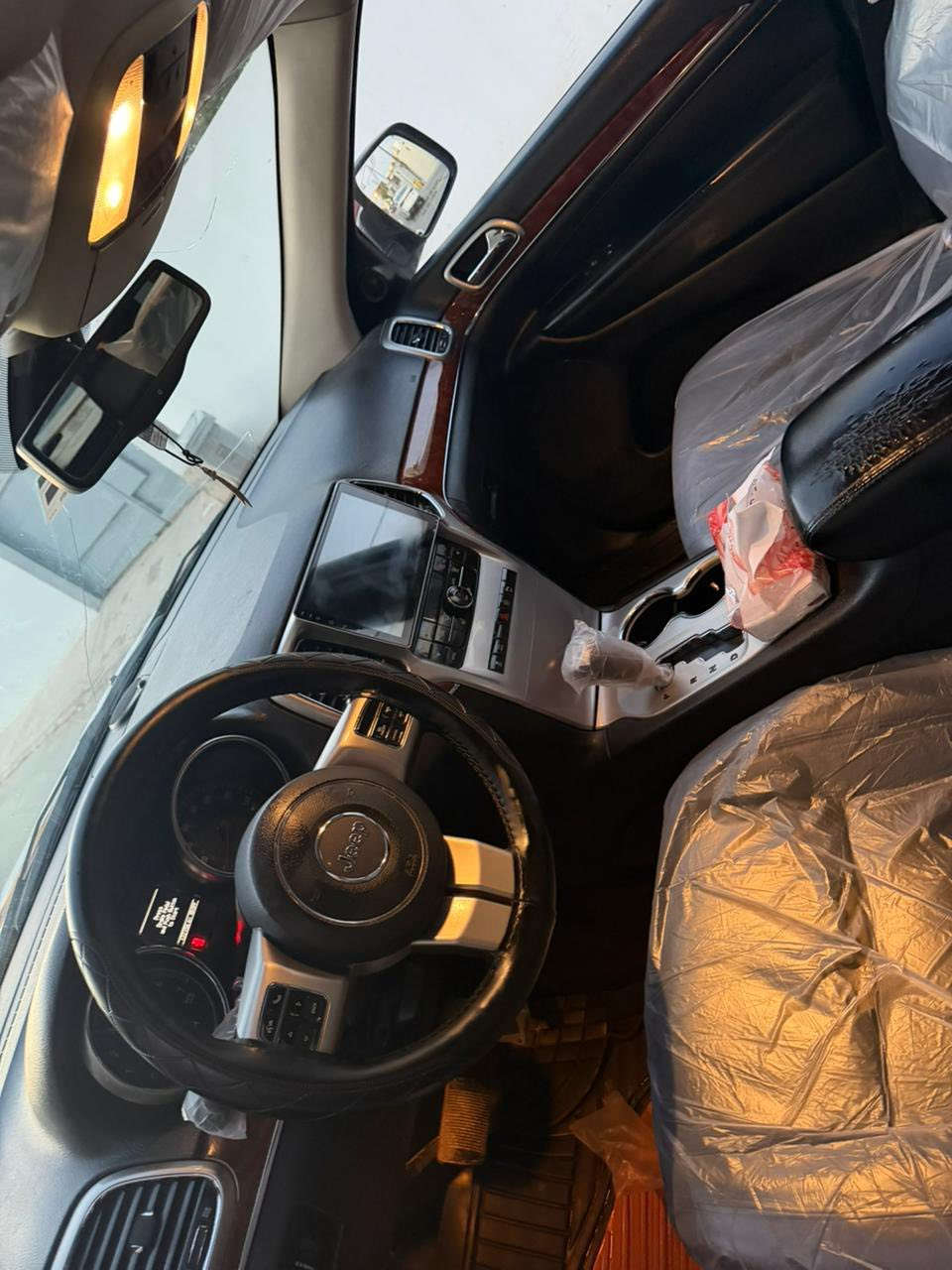 جيب 2011 هيمي 8  سلندر فول موصفات فتحه بيها قطعتين صور الحادث مرفقه بيع مستعجل 123 ورقه بسبب ضرف 
‭٠٧٨١ ٤٣٦ ٢٠٣٧
