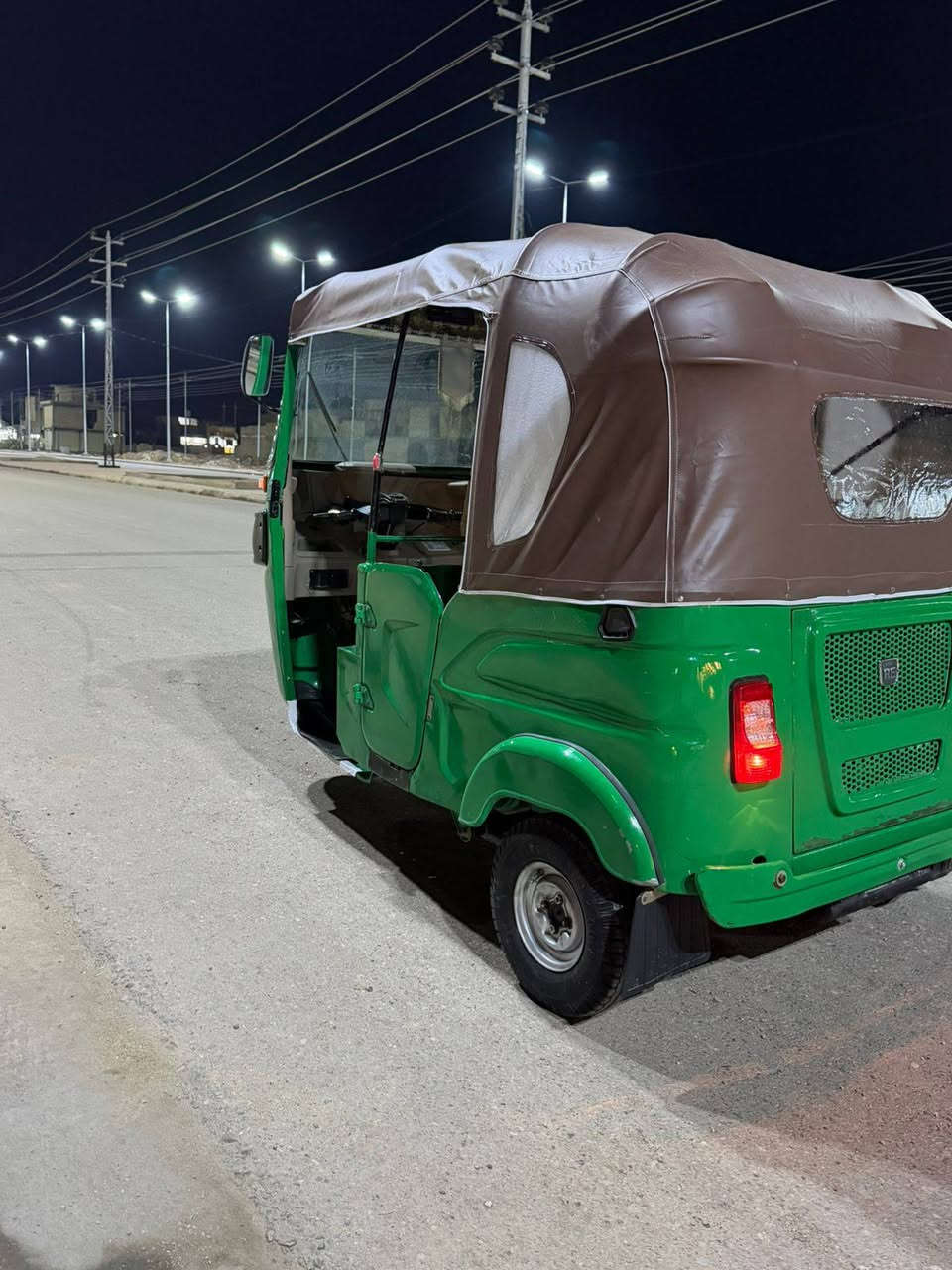 تكتك للبيع 21 سنويه مجفته المكان العمارة سعر 7 وبيه مجال ***********
