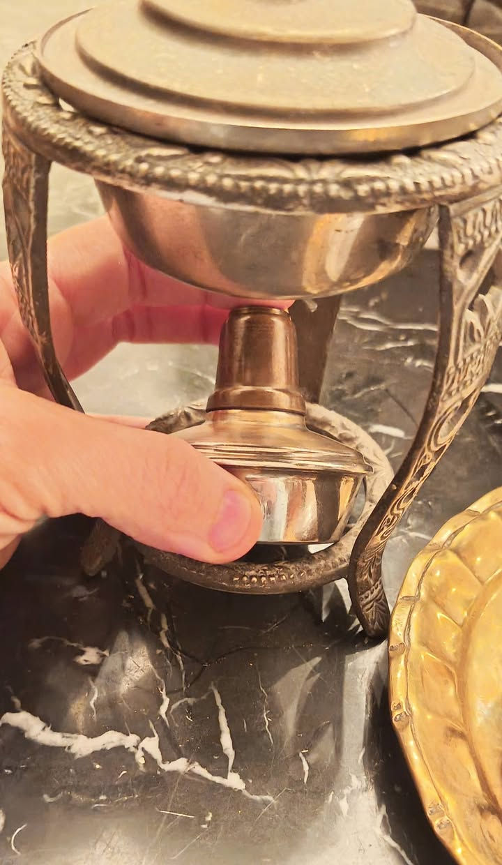 بسم الله ماشاء الله، اللهم لك الحمد حمداً لا ينفد أوله ولا ينقطع آخره، اللهم لك الحمد فأنت أهل أن تحمد وتعبد وتشكر.
...........................

رمضان كريم، يارب تفضلوا متجمعين ومتهنيين مع حبايبكم.

............................

للبيع بإذن الله:

- طقم نحاس سبرتايه بغطاها وحله وحامل نحاس، مطليين فضه عاليه جدا، تقال جدا وطعمين جدا جدا، شغل قدام أنتيك مفيش أروع ولا أجمل من كده، تحياتي،،،

................................

الحمد لله حمدا كثيرا طيبا، نحمده ونشكره على نعمه وفضله علينا.

إستمتعوا معايا، التفاصيل بالفيديو،،،،


**إذا كنت صاحب هذا الإعلان وتريد حذفه لأي سبب، رجاءا أرسل رسالة إلى الدعم الفني**