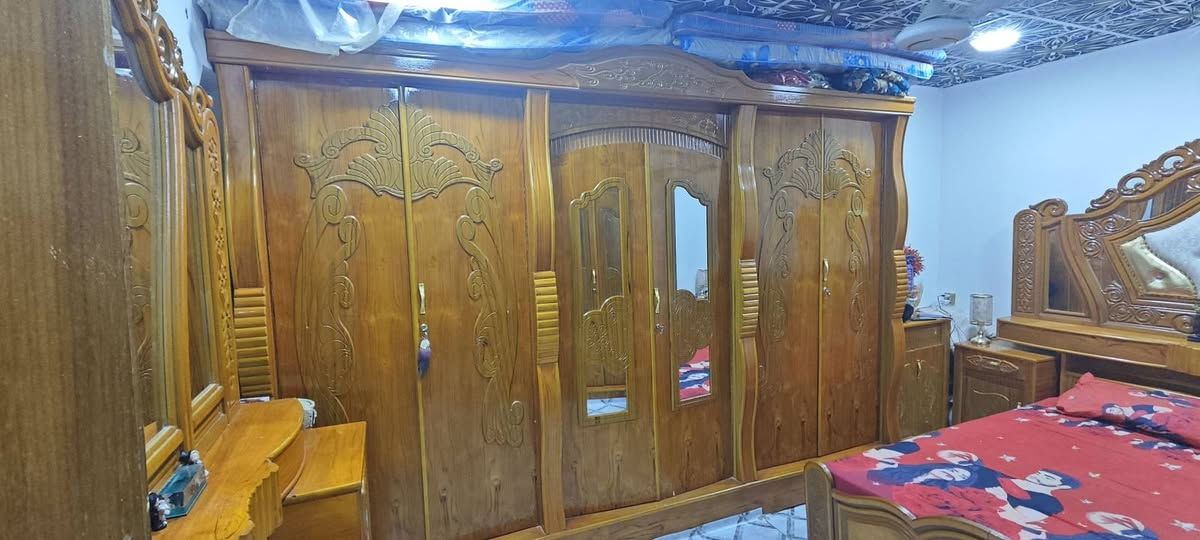 من رخصت الادمن غرفه اخشاب صاج نظيفه للبيع السعر مليون العنوان البصره الحيانيه رقم الهاتف ***********
