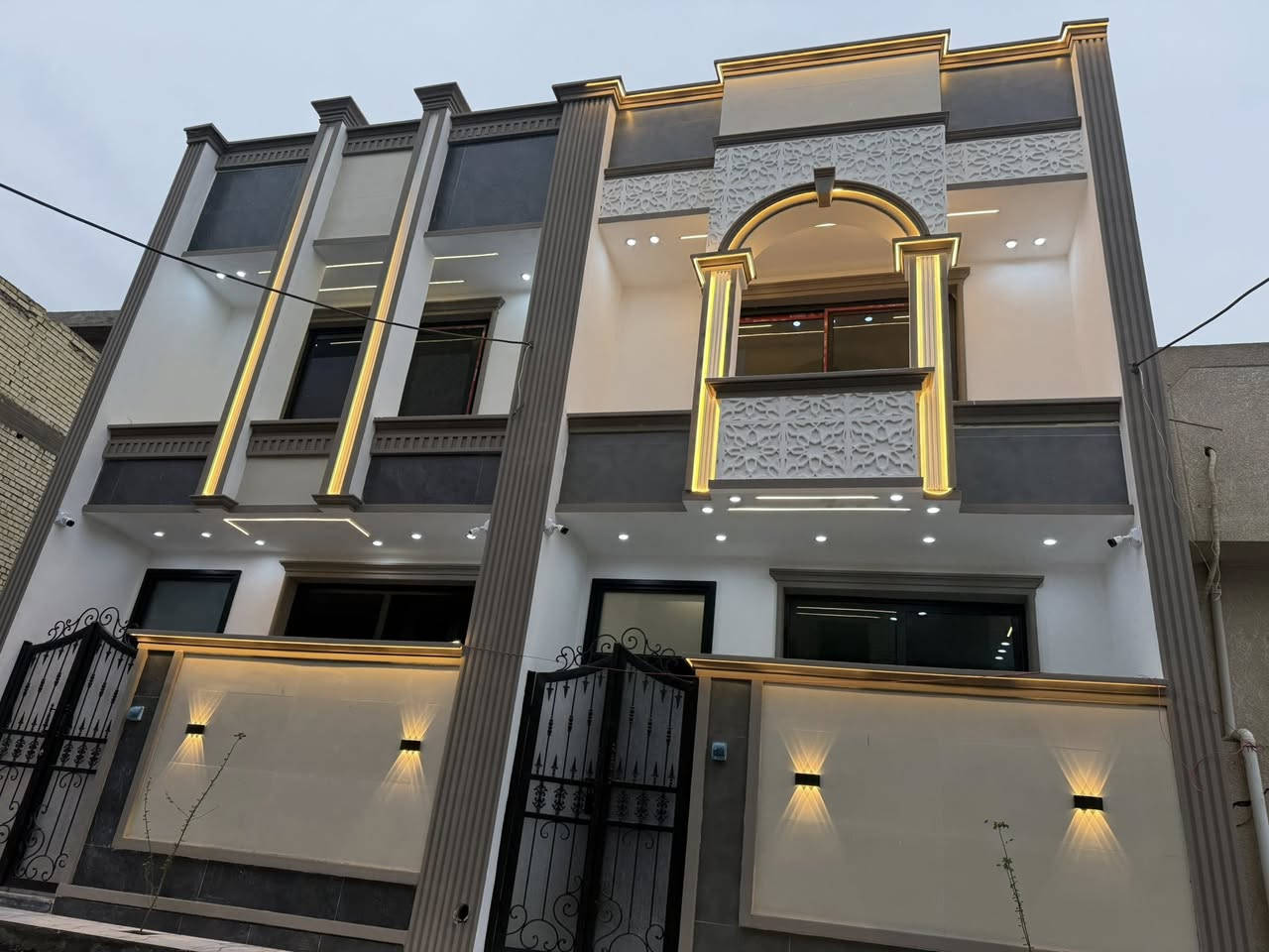 دارين لبيع بناء حديث
مساحة كل دار ٦٥ متر 
يحتوي كل دار على ثلاثة غرف نوم 
العنوان شارع سليم مجاور اسواق النبأ العظيم 
لاستفسار ***********
وات ساب ***********
