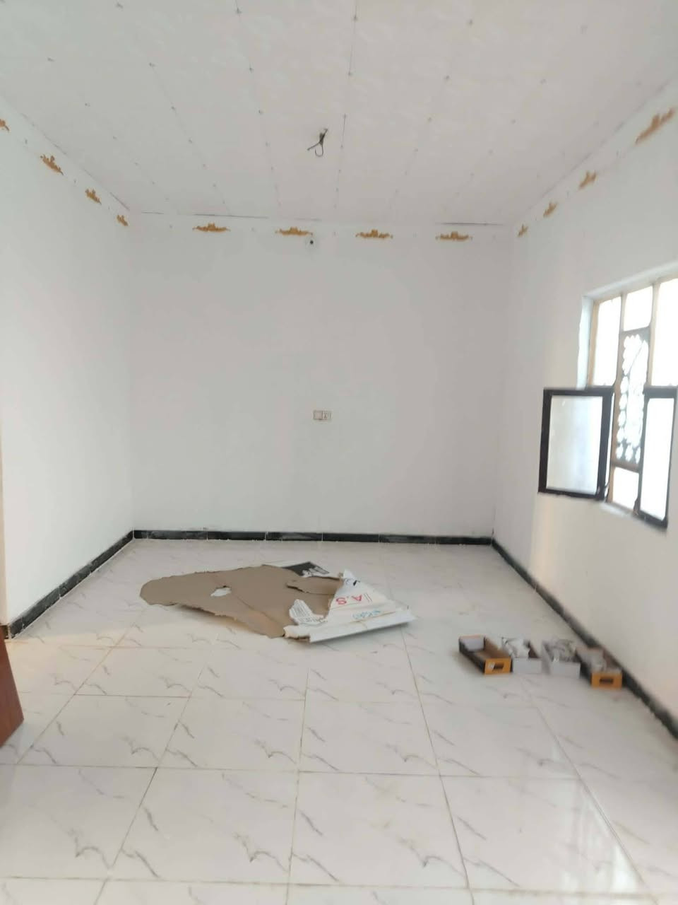 سلام عليكم بيت البيع حي المنصور جهت سكه القطار مساحته 200متر سند 25مداور بسم المشتري لاستفسار عله الرقم ***********بي واساب السعر 35بي مجال الخاص مغلق تصال عله الرقم
