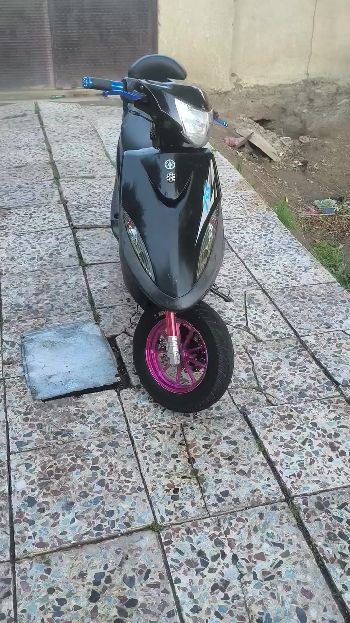 سلام عليكم 
اخوان ماكس عدله للبيع الدراجه طالعه رمبه بلاديه 49 
التزويد العليهة وياله وصدر وقطرة دهن وتجوة وقاعدة مالت الذيل ويدات وعضمات سكليتر السعر 950 اخوان اليدور نطايح لايطبلي رقمي ***********
