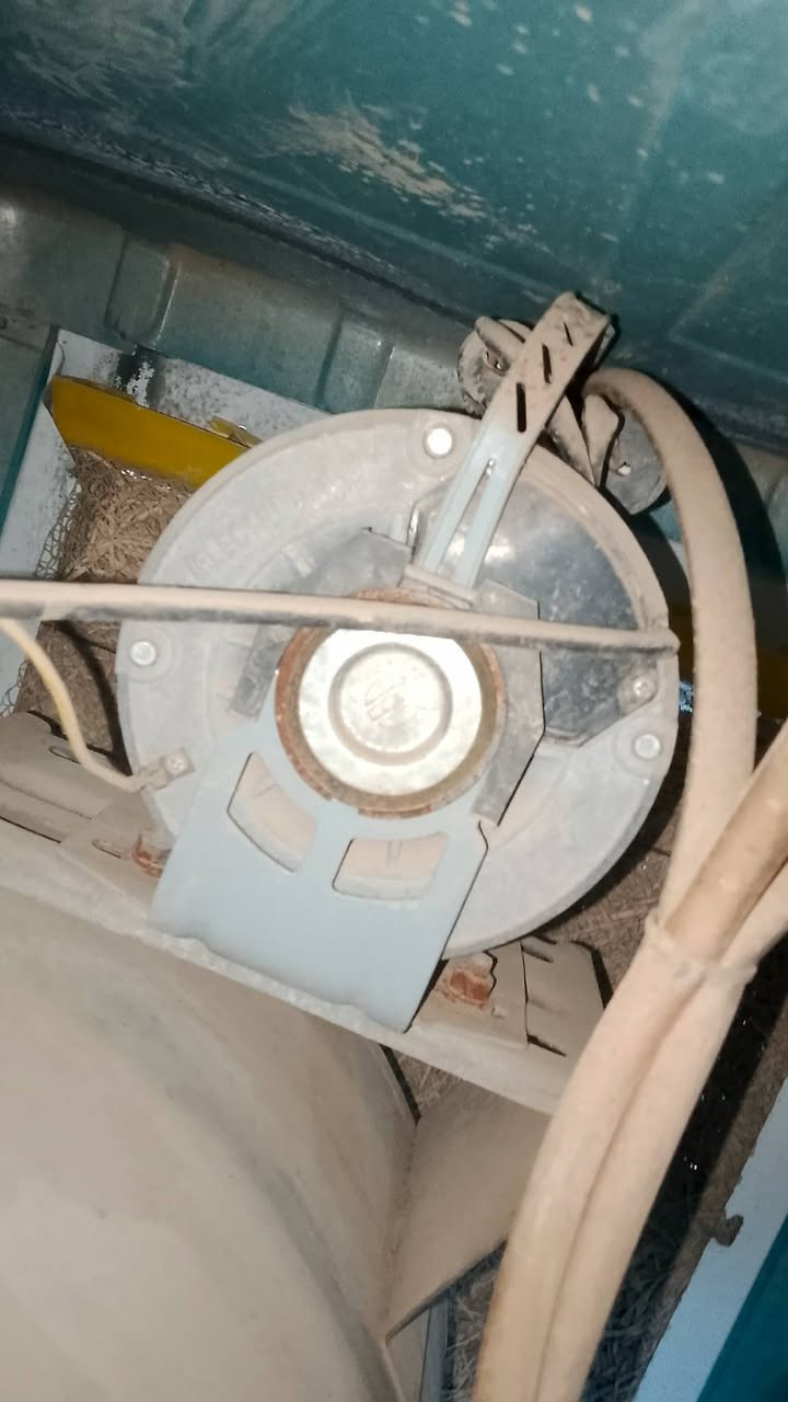 مبرده للبيع حجم 2 ونص شغال سعر 65 الف بيها مجال نضيف حيل سرعتين واتر بم شغال ***********
