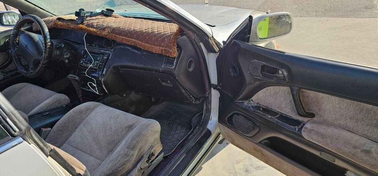 سلام عليكم
بطه متصل رقم انبار ألماني شرط التحويل عليه غرامه 200تنزل من سعر السياره.   السياره مكفول من الكص صبغ ابلاد 
تخم تاير جديد
صدر جديد 
باتري جديد 
سستم صوت +شاشه تاب 
تدفئه نار تبريد بي غاز بس مفصول الكمربرسر
مكاني تكريت  ***********
السعر 40 بيه مجال بصيط
