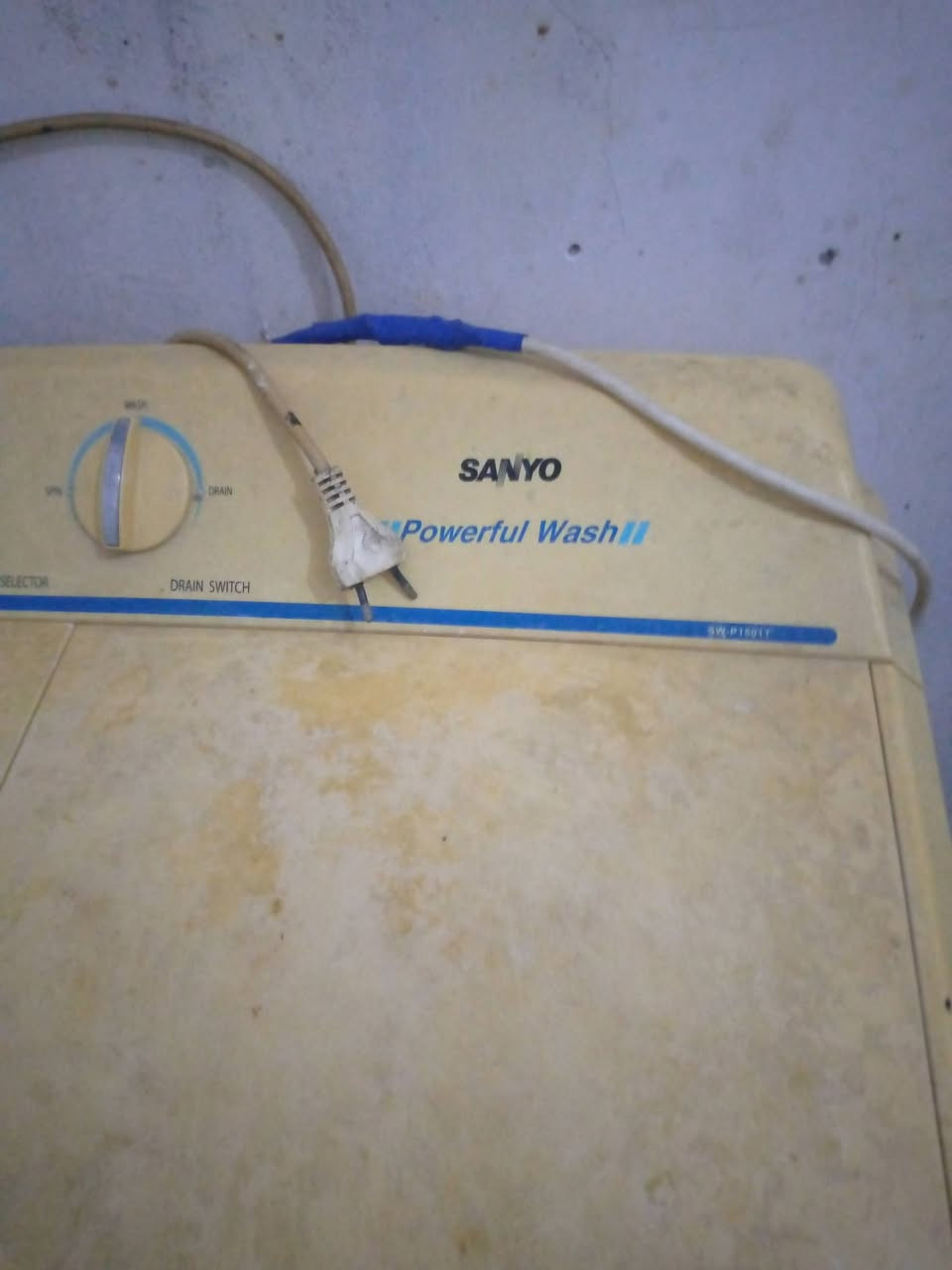 غسالة حجم كبير ياباني كلشي تغسل حتى بطانية وموكيتات خفيفة فقط النشاف عاطل مااعرف شبي سعر ب45 بيها مجال.


**إذا كنت صاحب هذا الإعلان وتريد حذفه لأي سبب، رجاءا أرسل رسالة إلى الدعم الفني**