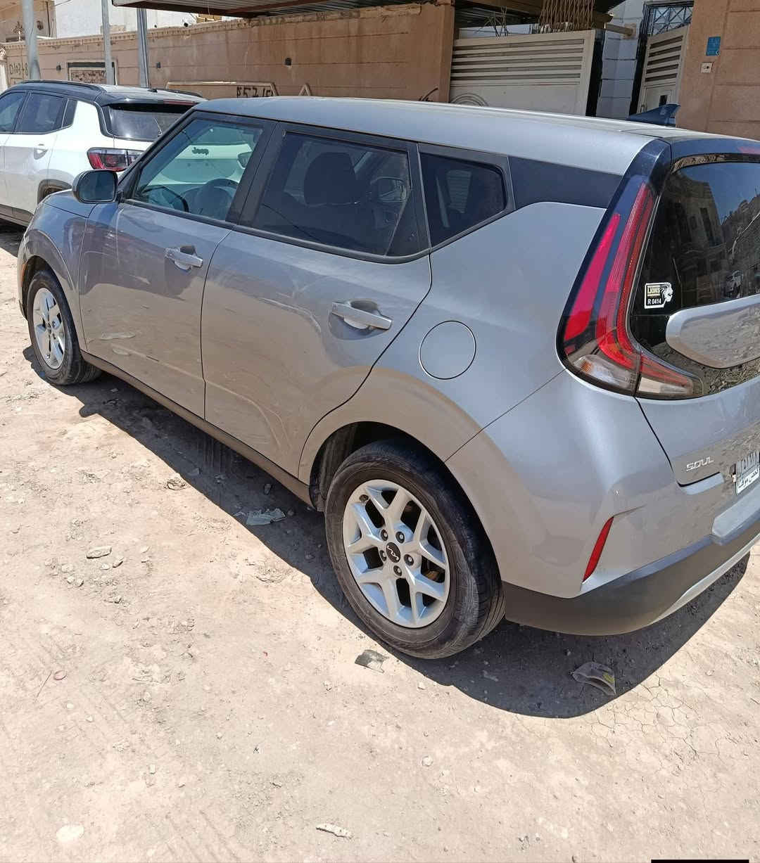 كيا صول 2023
 رقم فحص مؤقت
حادث جاملغ وبنيد فقط والباقي كفالة من الصبغ 
مكينة كير كلها مكفوله
 شواصي راديترات كلها سليمة شركة  وشرط الفحص والسونار
ماشيه 40 ميل 
مواصفات السيارة رادارات امامي جانبي وخلفي
توقف ذاتي  وقيادة ذاتية وتحديد مسار ونقط عمياء
ويل كب 17 بلادي وكامرة وشاشة كبيرة تدعم كاربلي
داخل رصاصي وفول تحكم ستيرن 
مكينة 2000 دوش 
المكان بابل الاساتذة 
السعر 135 ورقة
صور الحادث بالمنشور
الاستفسار ***********
