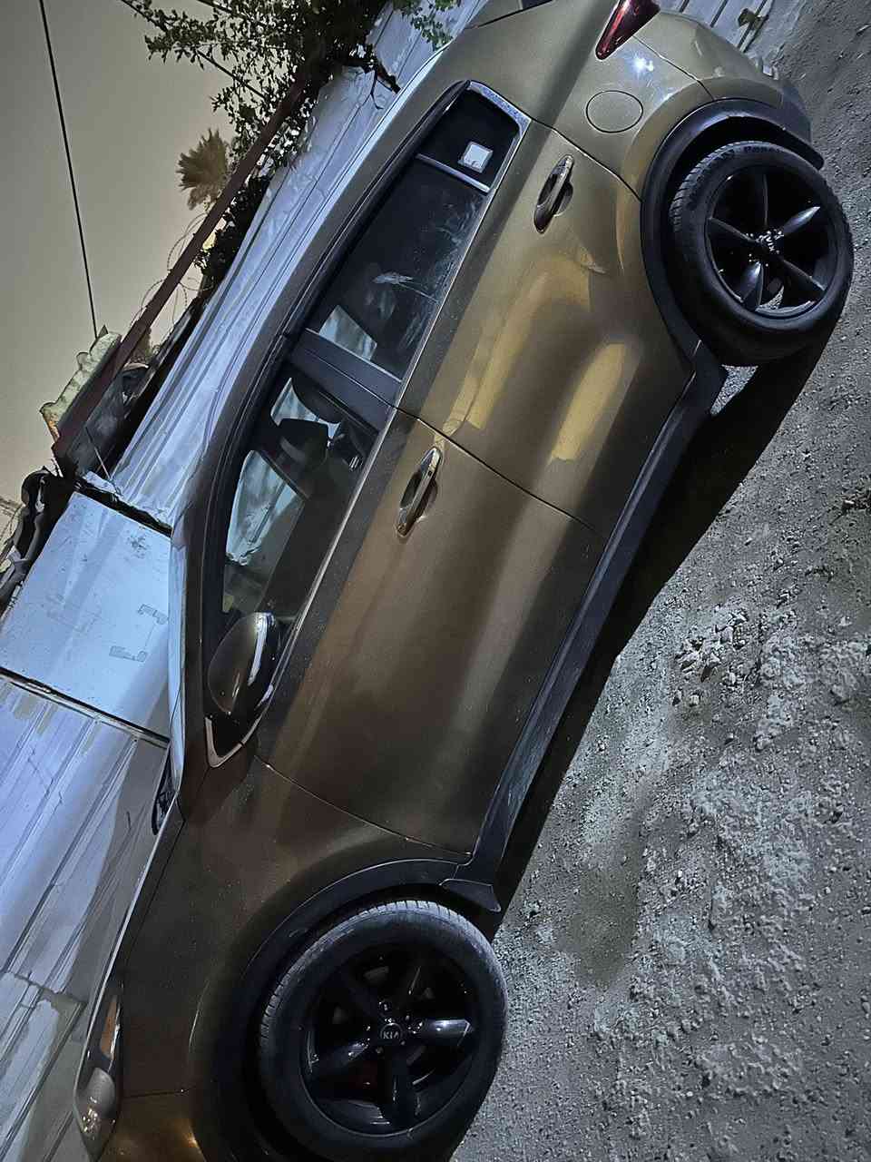 سيورتج 2017 EX بانوراما بصمة تدفئة ستيرن وكشنات سياره  فول وجديدة داخله اسود جلد شاشة بلادي تدعم نظام كار بلي مكينة وكير وصدر وحجر مكفول جي دي اي 2400 نقص برغي مابيها مكفوله من كلشي ماعدا حادثها بالبانوراما اثناء التحميل ونقل السيارة مكان السيارة الحارثيه شارع الكندي سعرها 161 وبيها مجال رقم تلفون  اتصل غير متواجد فيس واتساب واتصال نفس الرقم ***********
