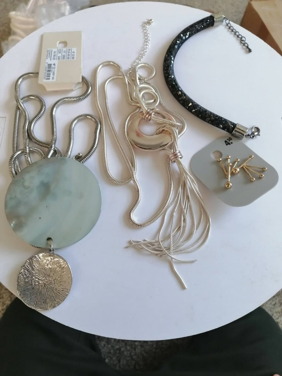 اخوان هاي الدناديش سوارات و محابس و قلادات اللي موجوده سعرها 25  فوق 30 قطعه خوش كمية الي تفيده يراسلني خاص التوصيل موجود 5 الف لكل المحافظات


**إذا كنت صاحب هذا الإعلان وتريد حذفه لأي سبب، رجاءا أرسل رسالة إلى الدعم الفني**